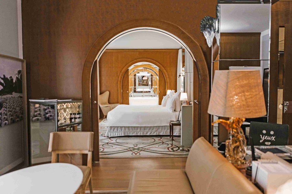 Le Royal Monceau Raffles Paris 60/80