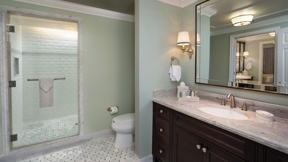 The Villas at Disneys Grand Floridian Resort and Spa 39/45