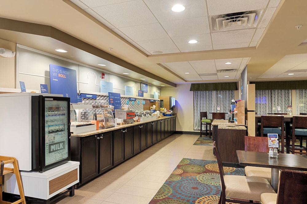 Holiday Inn Express Bloomington West 37/68