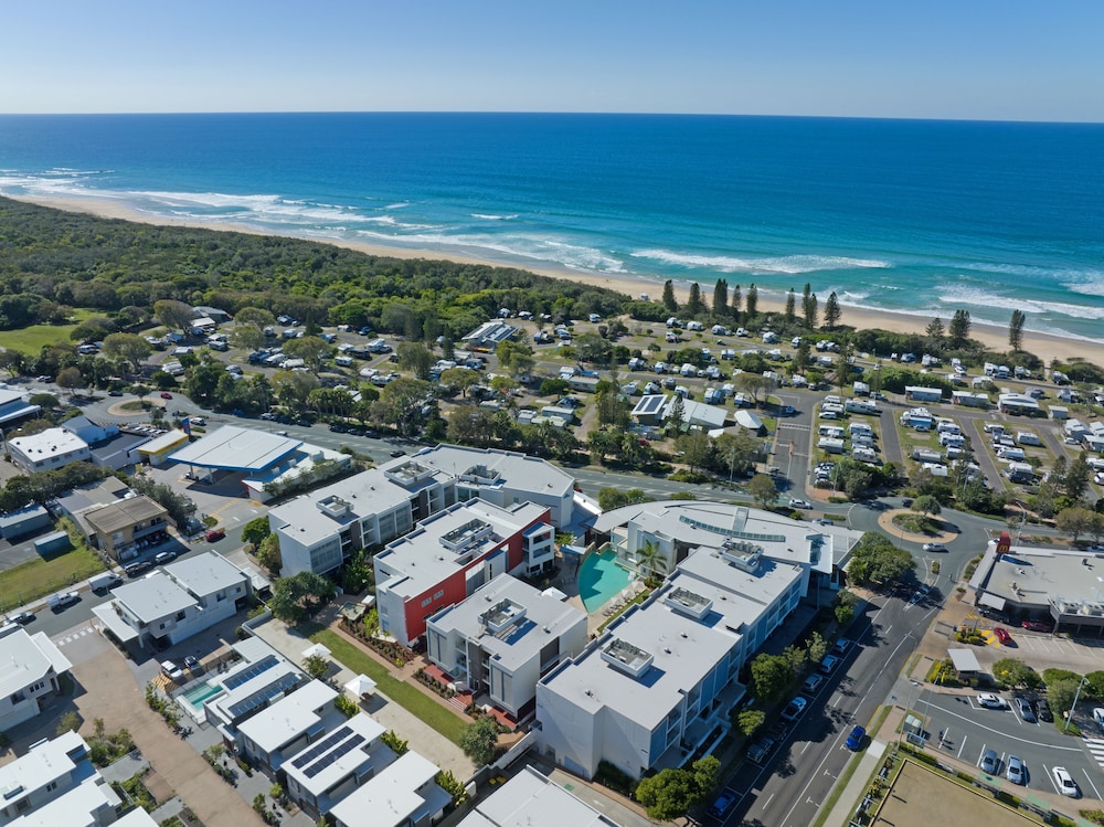 ELEMENT ON COOLUM BEACH 69/75
