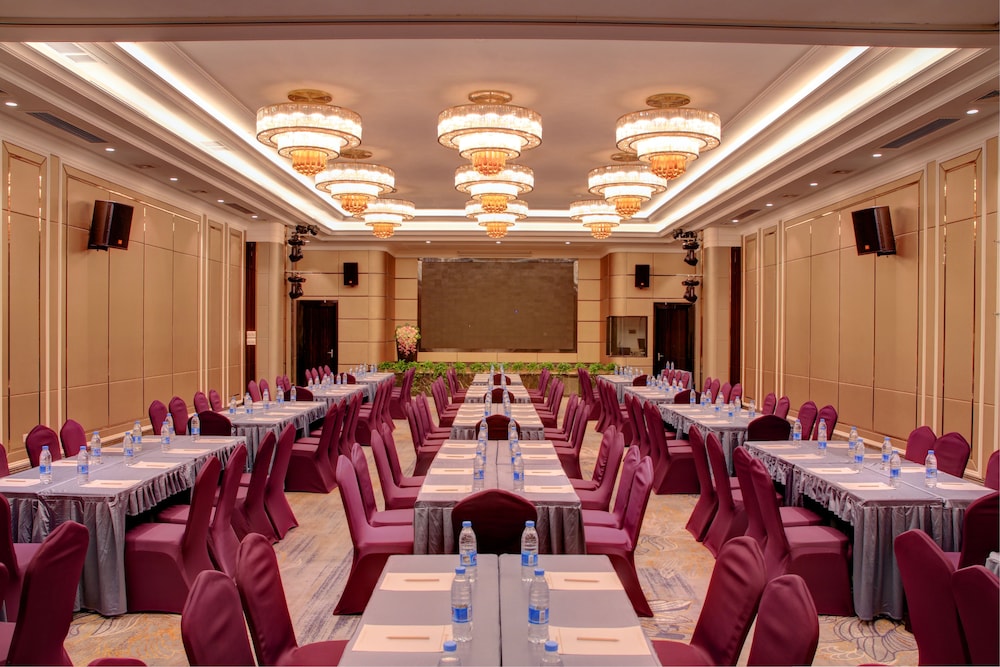 Huayu Landmark Hotel 29/32