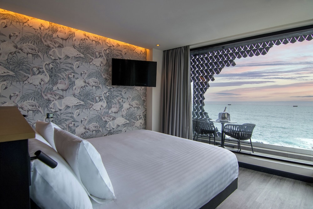 Deluxe, Double Bed, Lateral Side Sea View