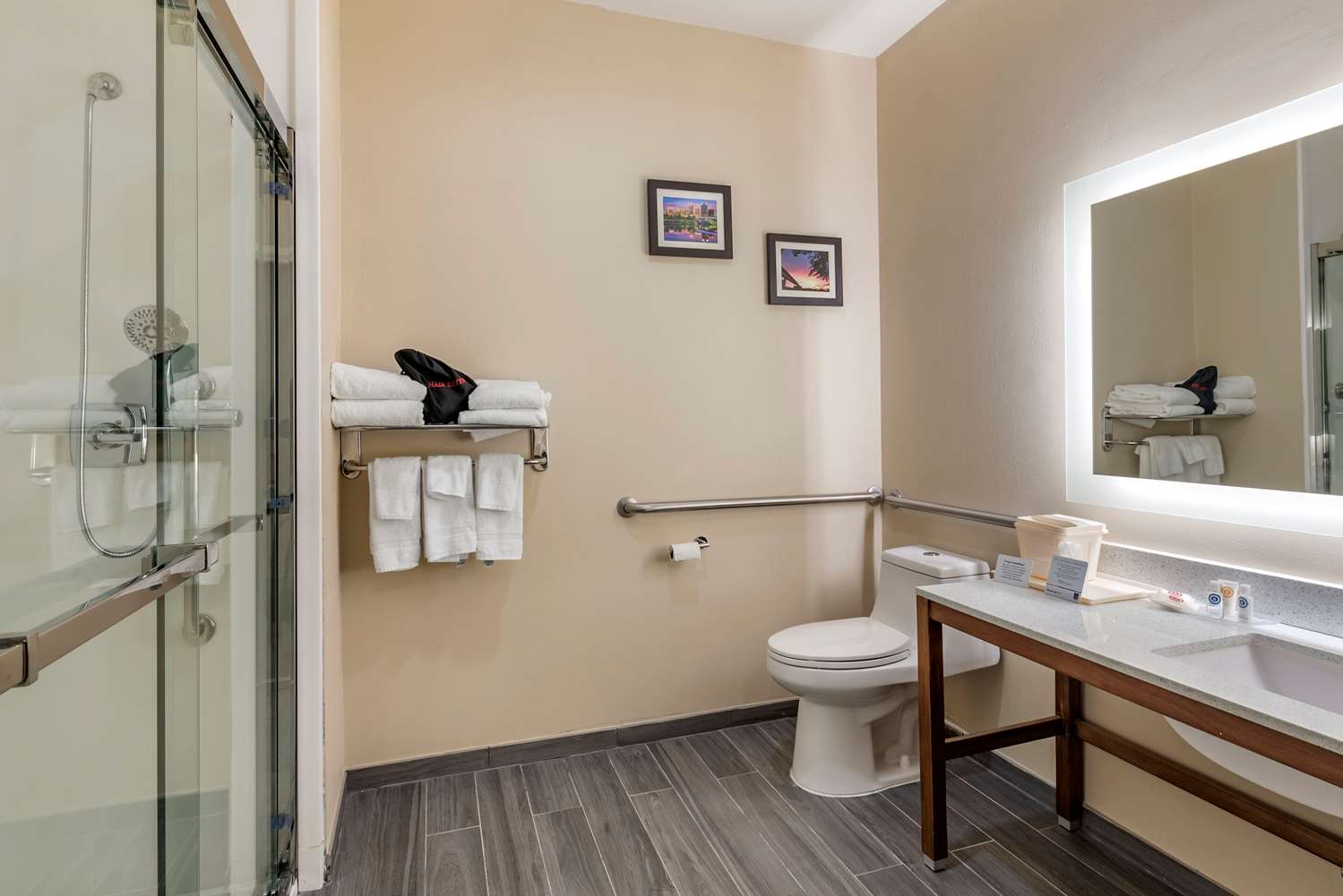 جناح بسريرين كوين لذوي الإعاقة، Comfort Suites West Memphis 2/2