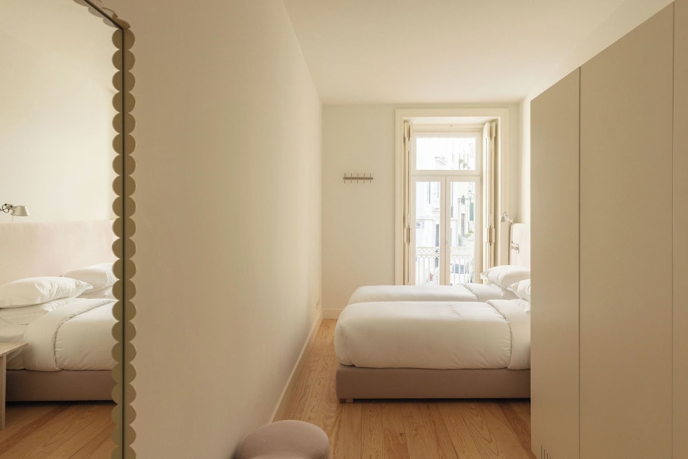 2 BEDROOMS, APARTMENT, CITY VIEW