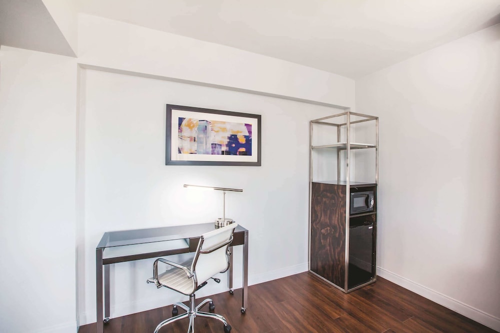 Holiday Inn Express - Dallas Downtown, an IHG Hotel 67/73