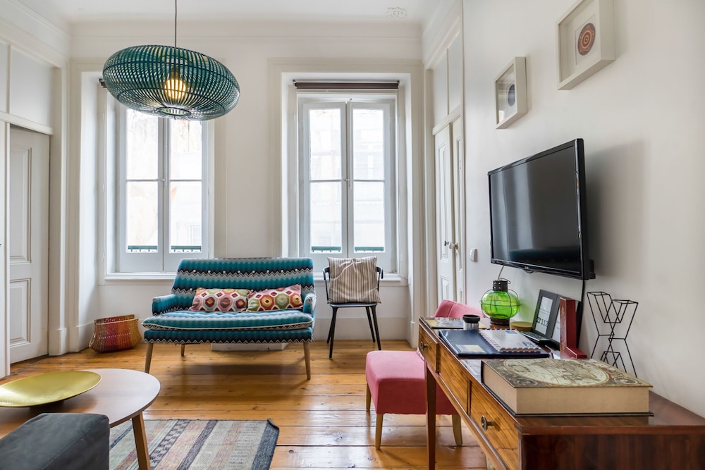 The Color Hostel 30/50