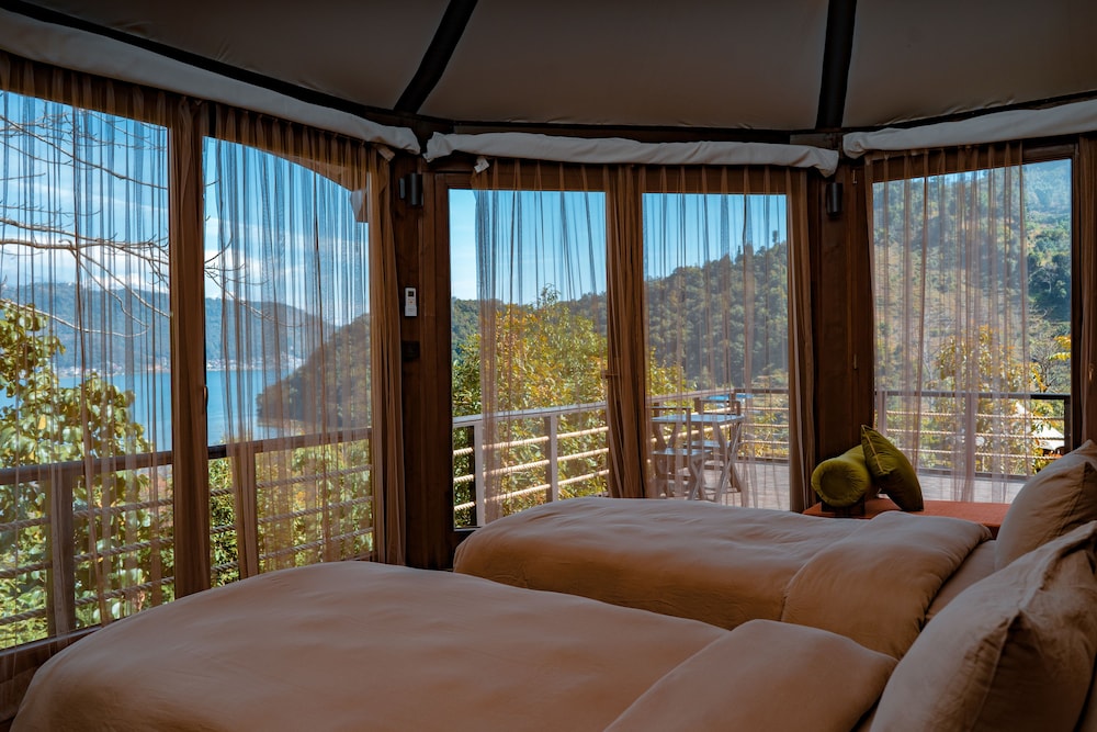 The Pavilions Himalayas Lake View 16/62
