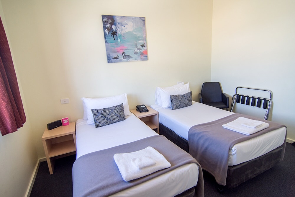 Miami Hotel Melbourne 16/50