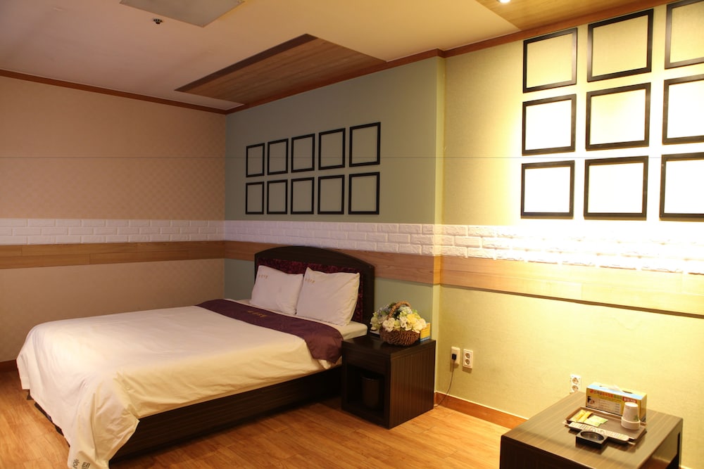 King Hotel 5/42
