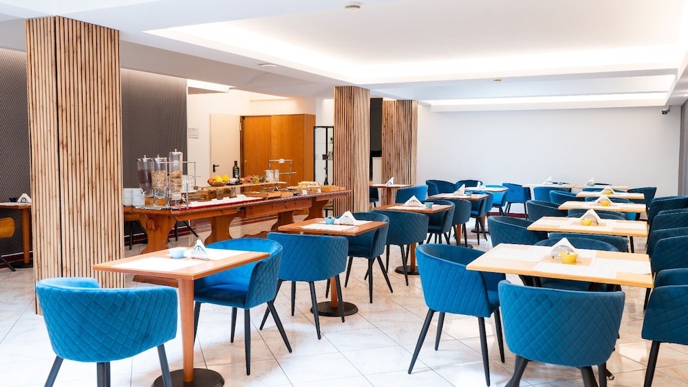 restaurant cafeteria