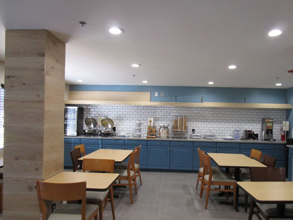 Wingate by Wyndham Chandler 25/40