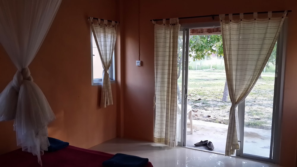 Jinta Beach Bungalow 16/44