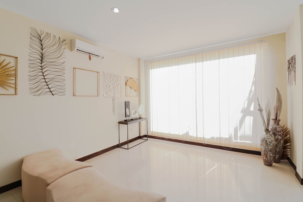 Super OYO Balitone Residence 24/31