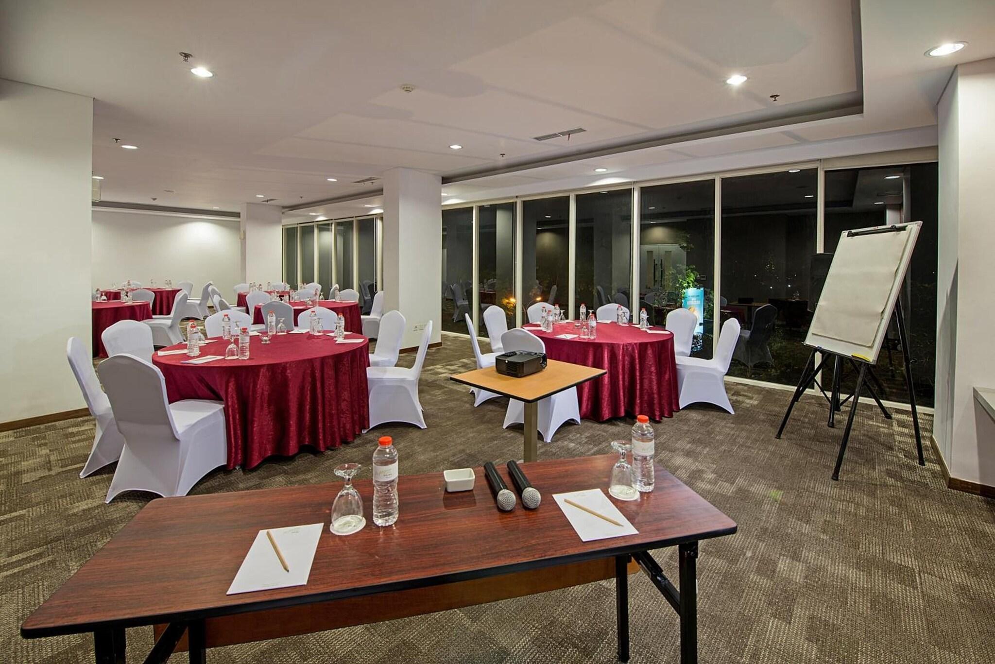 WHIZ PRIME HOTEL PAJAJARAN BOGOR 28/34