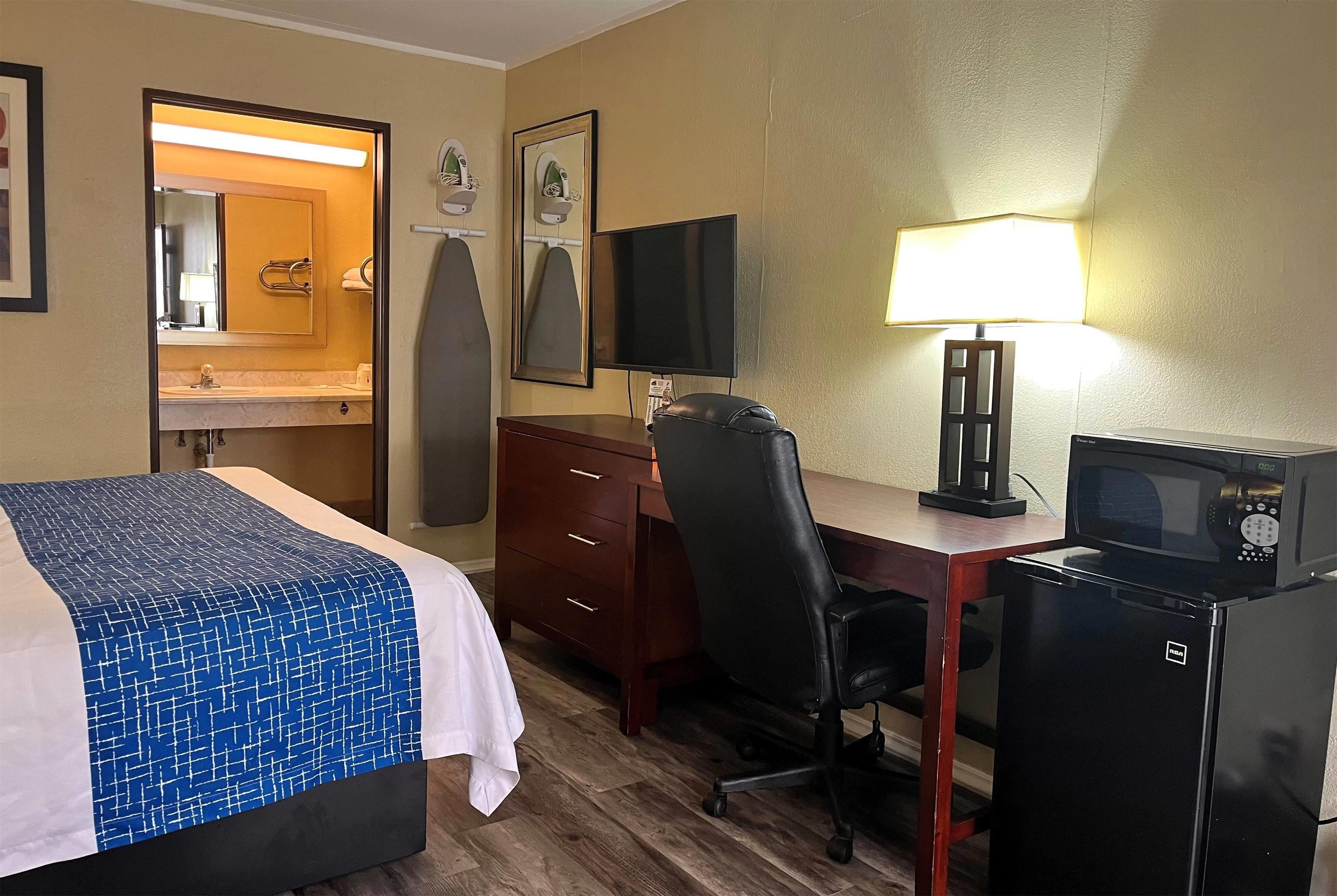 Travelodge by Wyndham Seymour 24/30