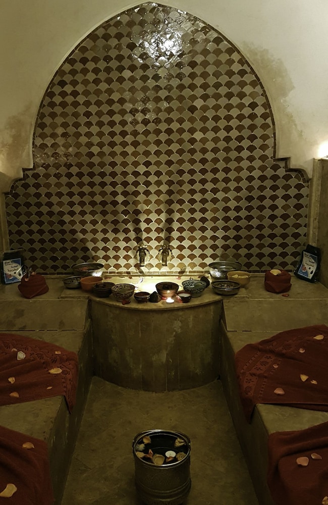 Riad Gallery 49 2/50