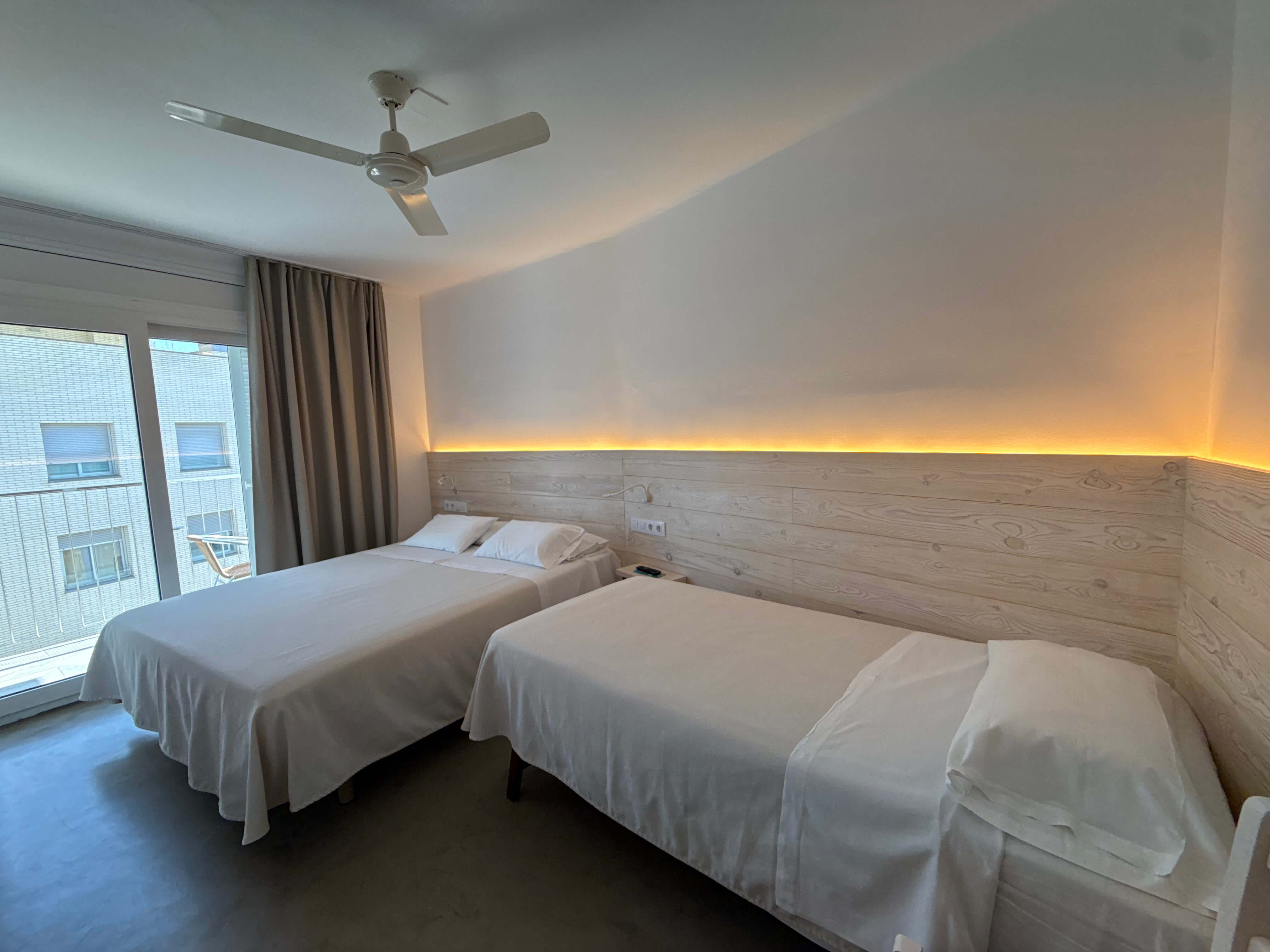 Hostal Rom 17/39
