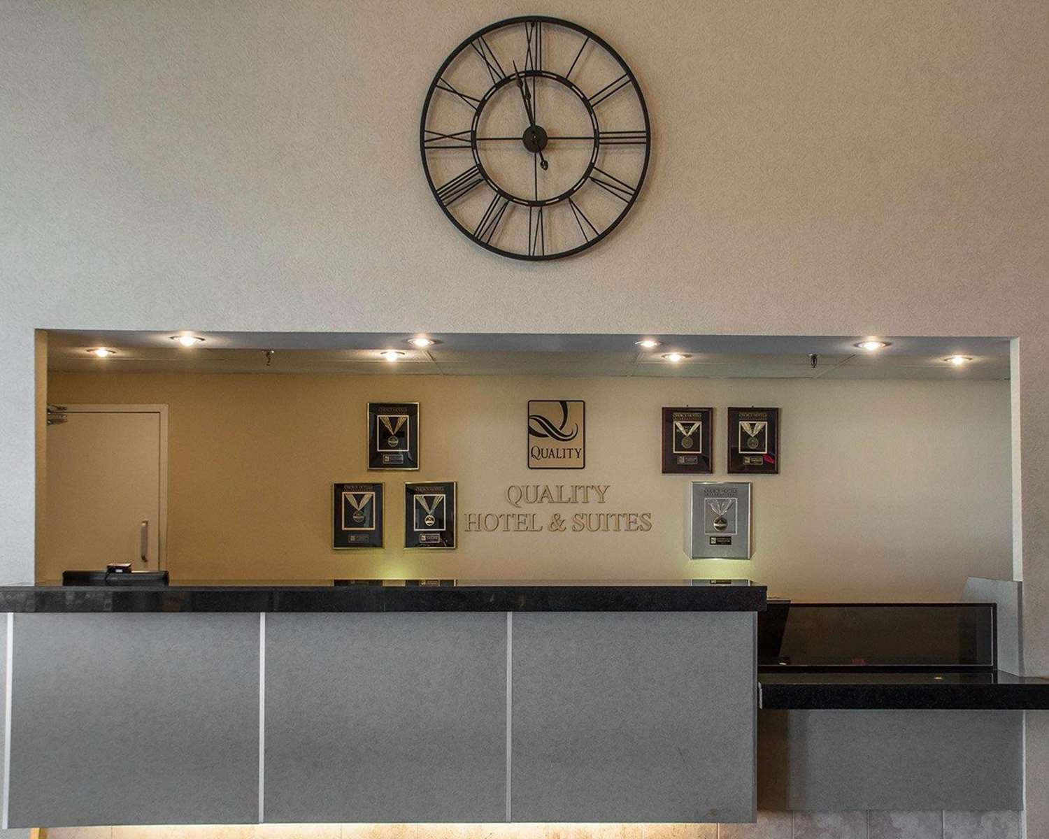 Quality Hotel Suites Woodstock 3/35