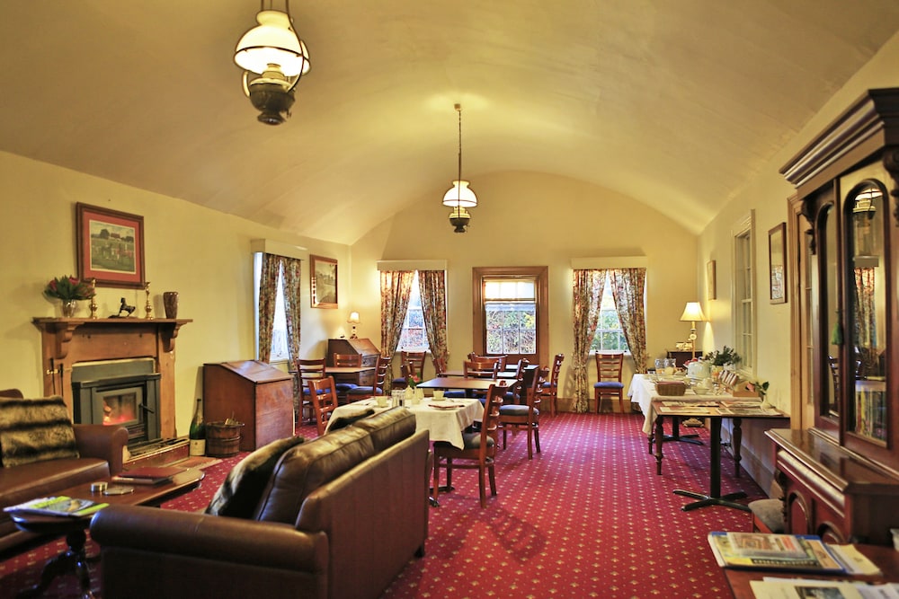 THE RACECOURSE INN 28/50