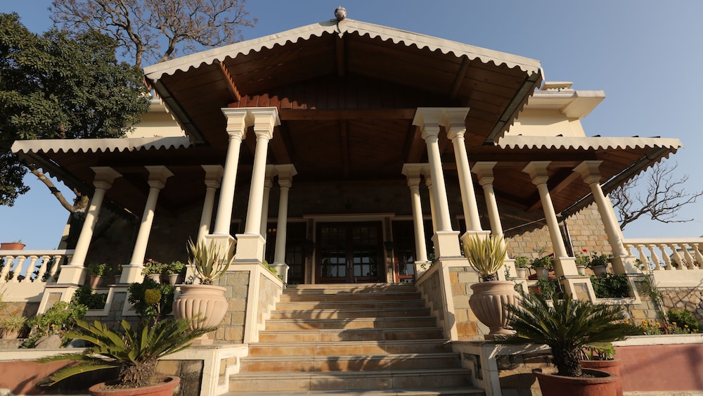 WelcomHeritage Windsor Lodge in RANIKHET