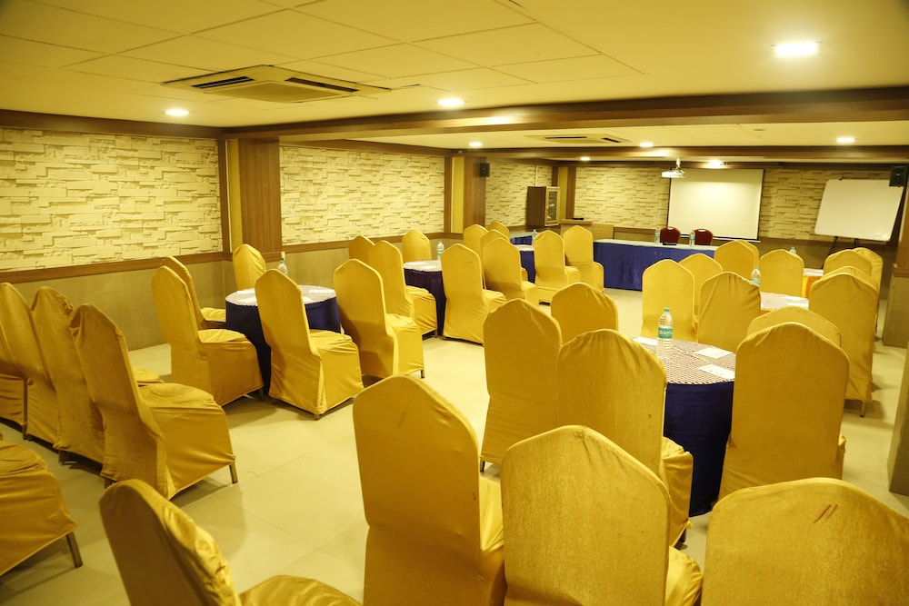 GRAND PLAZA. 47/50