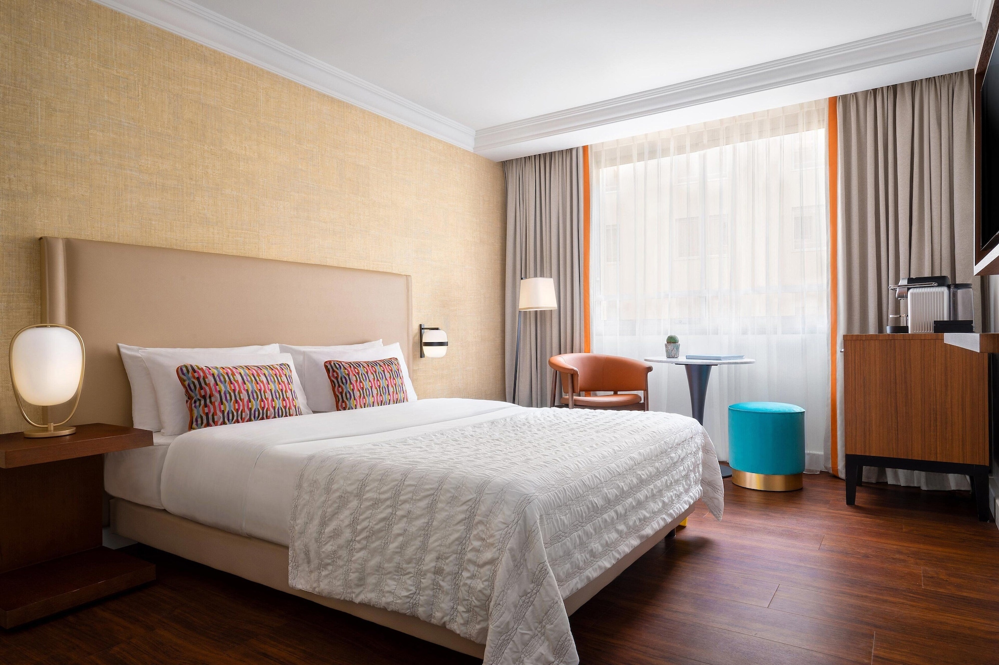 CLASSIC, KING BED, COURTYARD VIEW