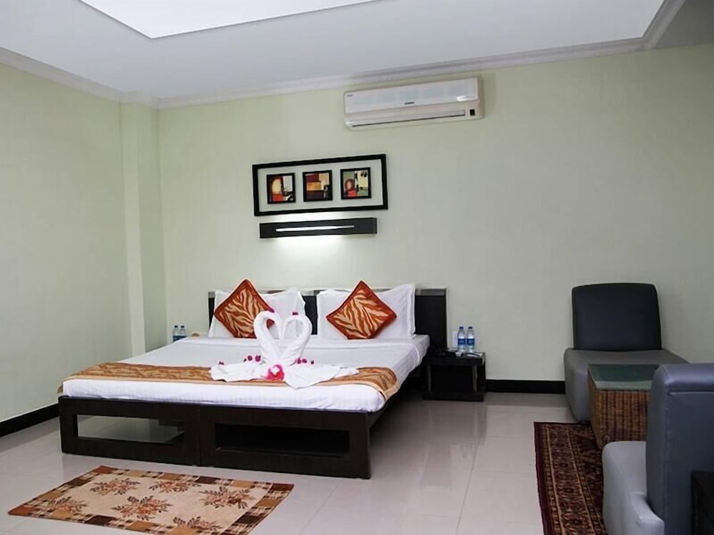 Hotel Hampi International 10/36