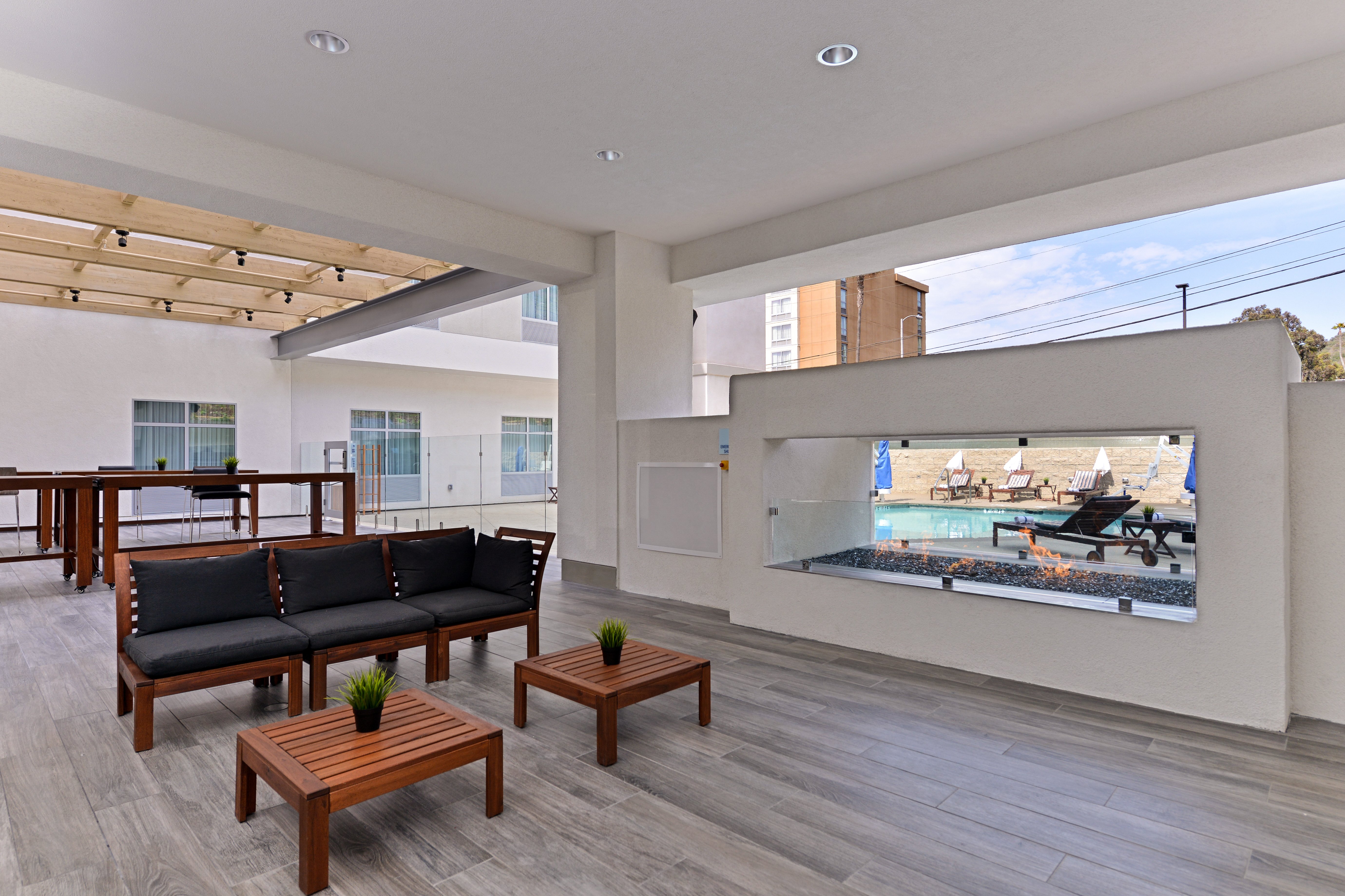 Holiday Inn Express & Suites San Diego - Mission Valley 40/61