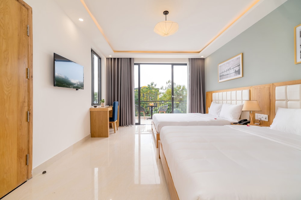 1 BEDROOM, DELUXE, TRIPLE