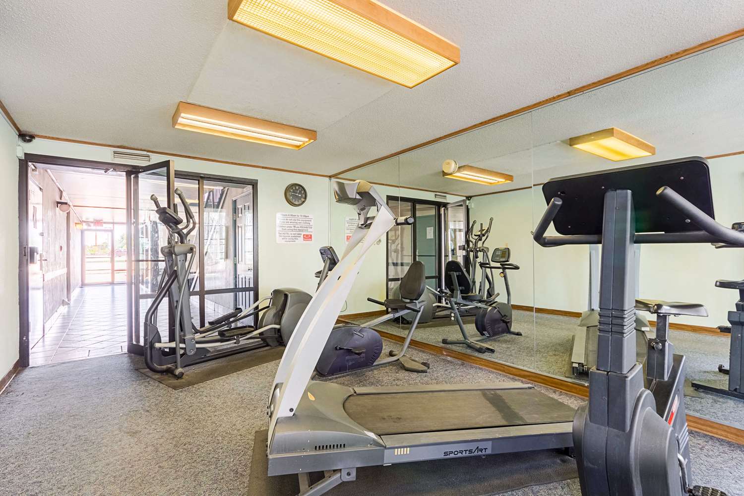 Eco Lodge Inn & Suites Bentonville near I 49 7/17