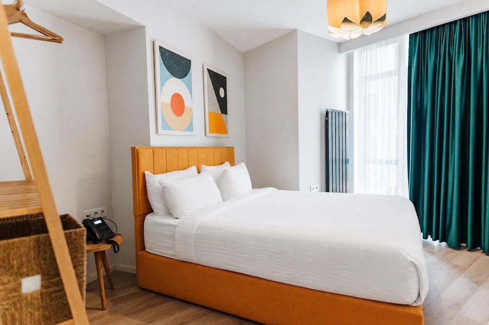 Bird Nest Suites 17/47
