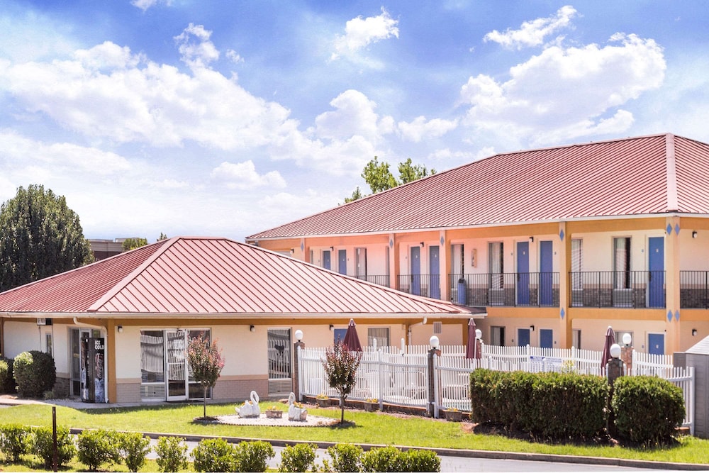 Days Inn by Wyndham Augusta Wheeler Road 50/55