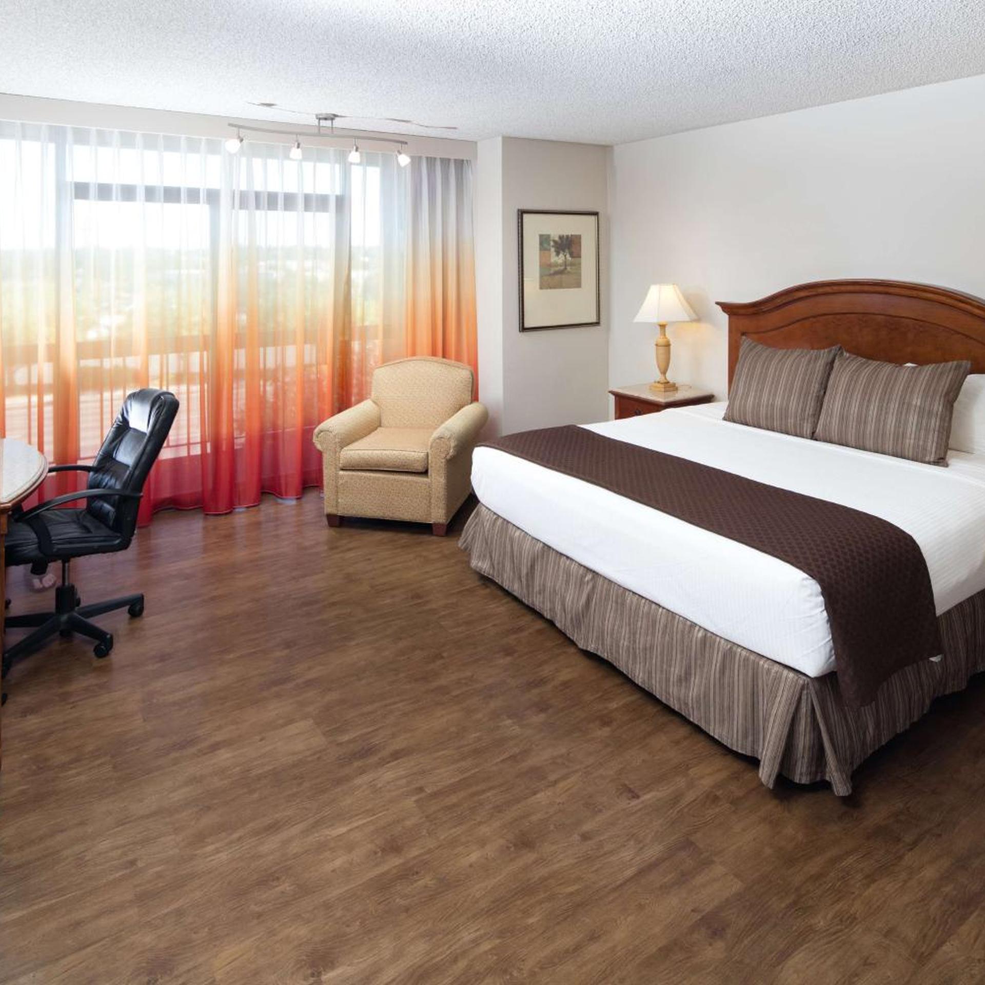 Suite, King Bed, Hot Tub