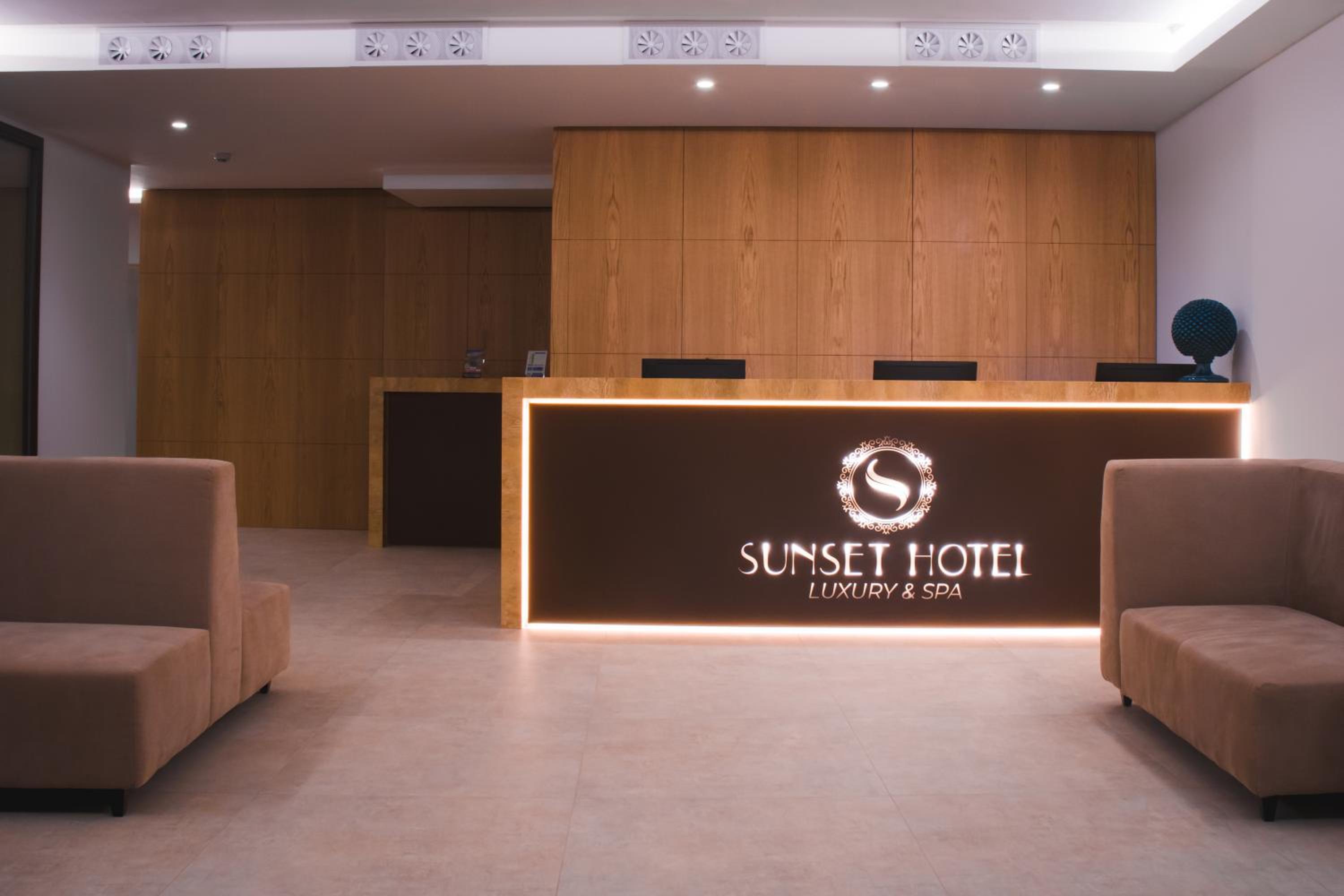 Sunset Hotel 7/50