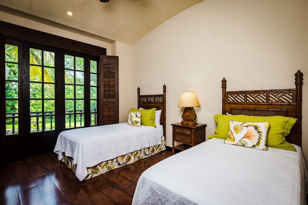 Hacienda Pinilla Vacation Rentals 12/84