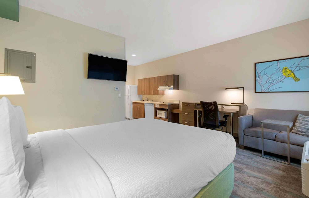 STUDIO, QUEEN BED