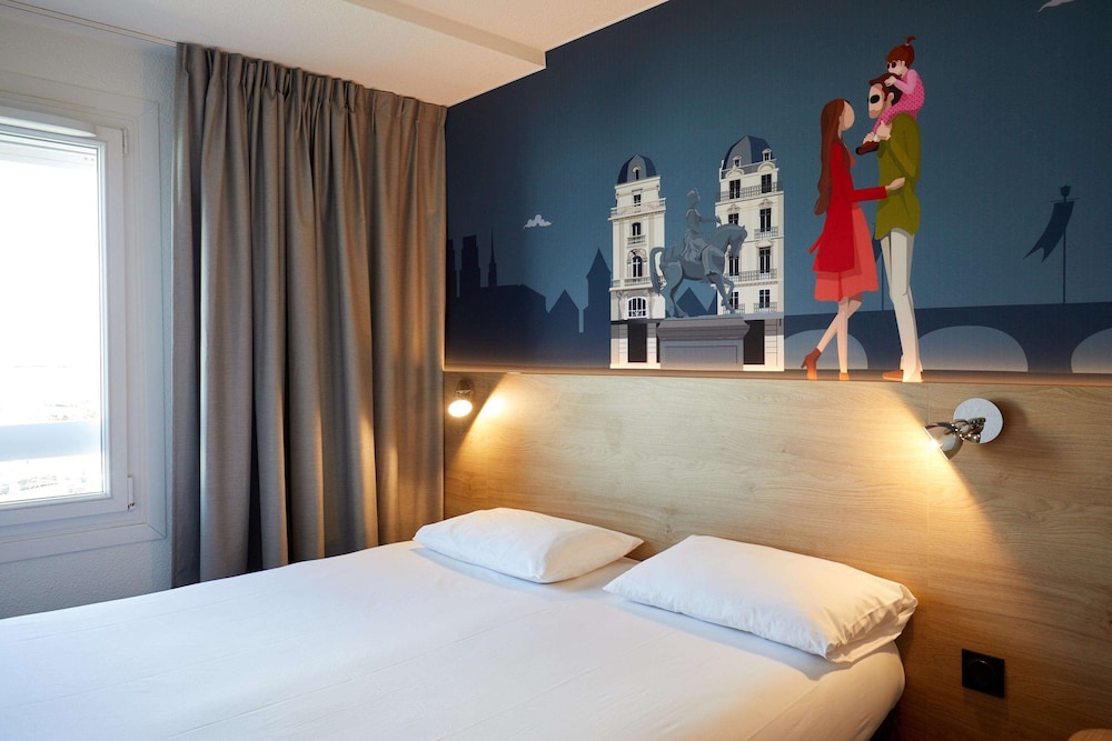 KYRIAD DIRECT Orleans - La Chapelle St Mesmin 42/57