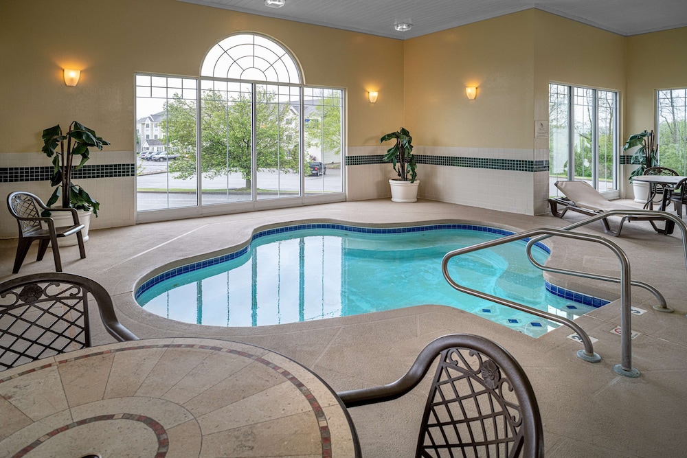 Country Inn and Suites By Radisson Beckley WV 7/65