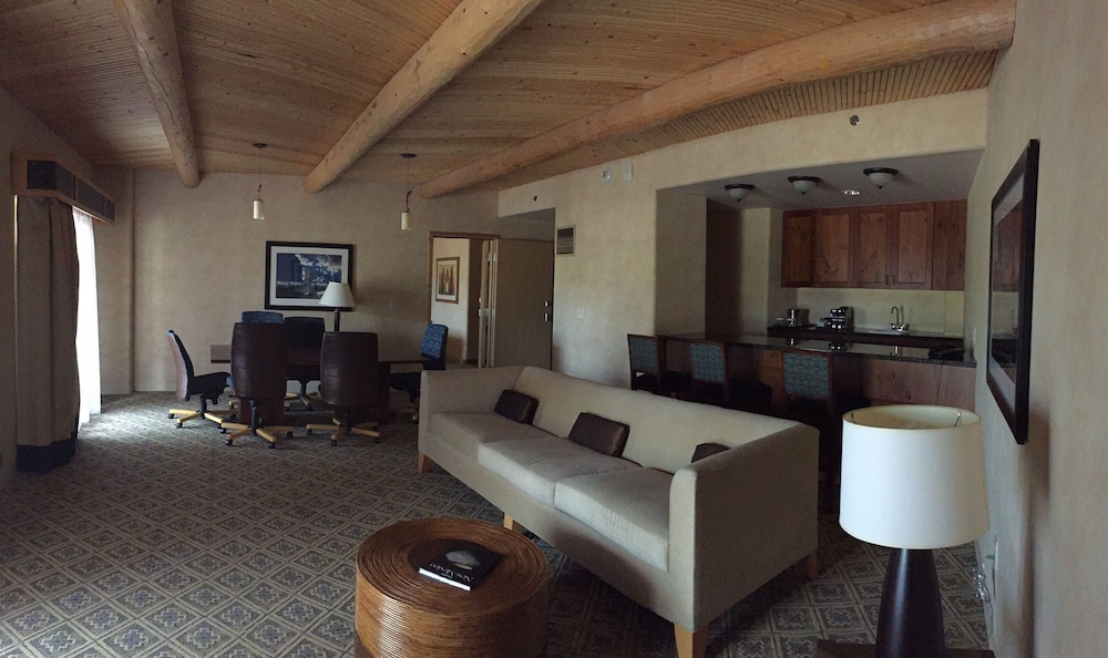 Hilton Santa Fe Buffalo Thunder 40/69