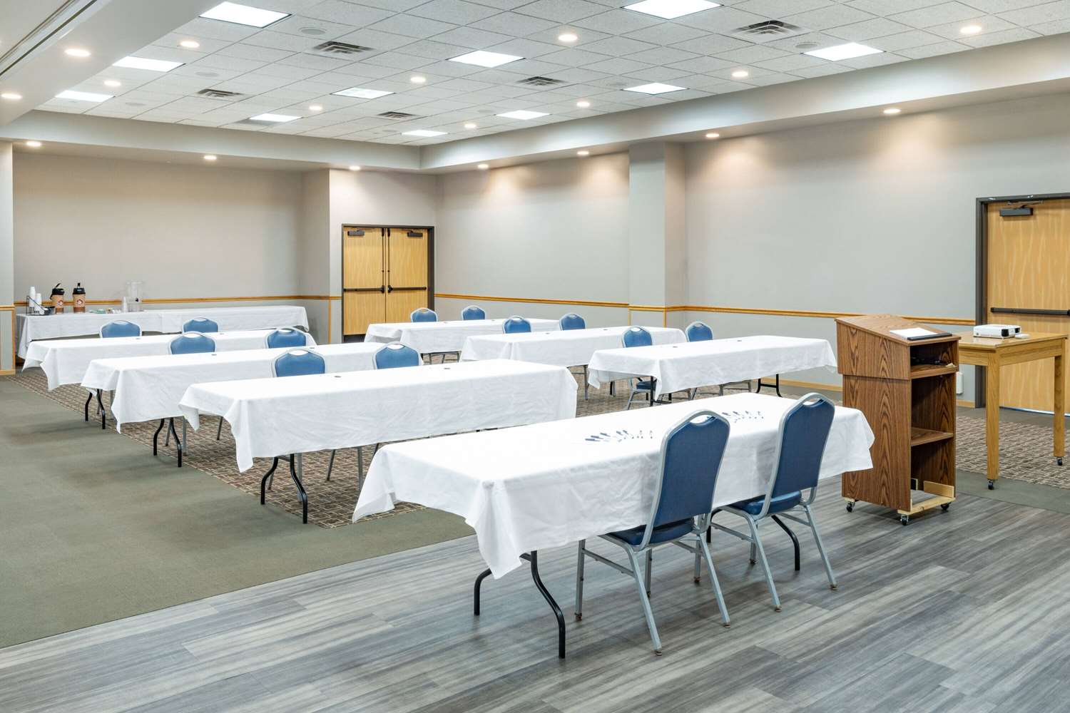 AmericInn by Wyndham Aberdeen Event Center 52/61