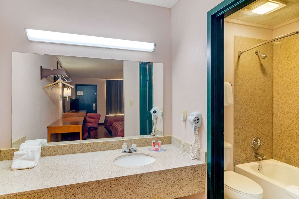 Econo Lodge Decatur - Atlanta East 8/24