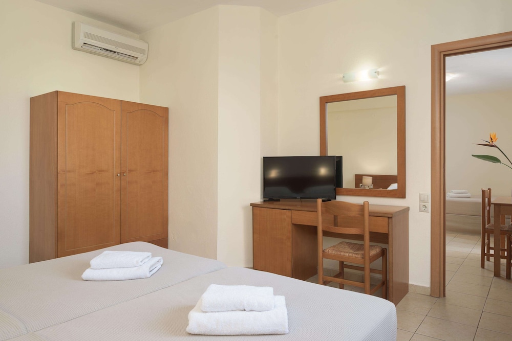 شقة بأربعة أسرّة بإطلالة على الحديقة بغرفة نوم واحدة، Asterias Village Resort 3/6