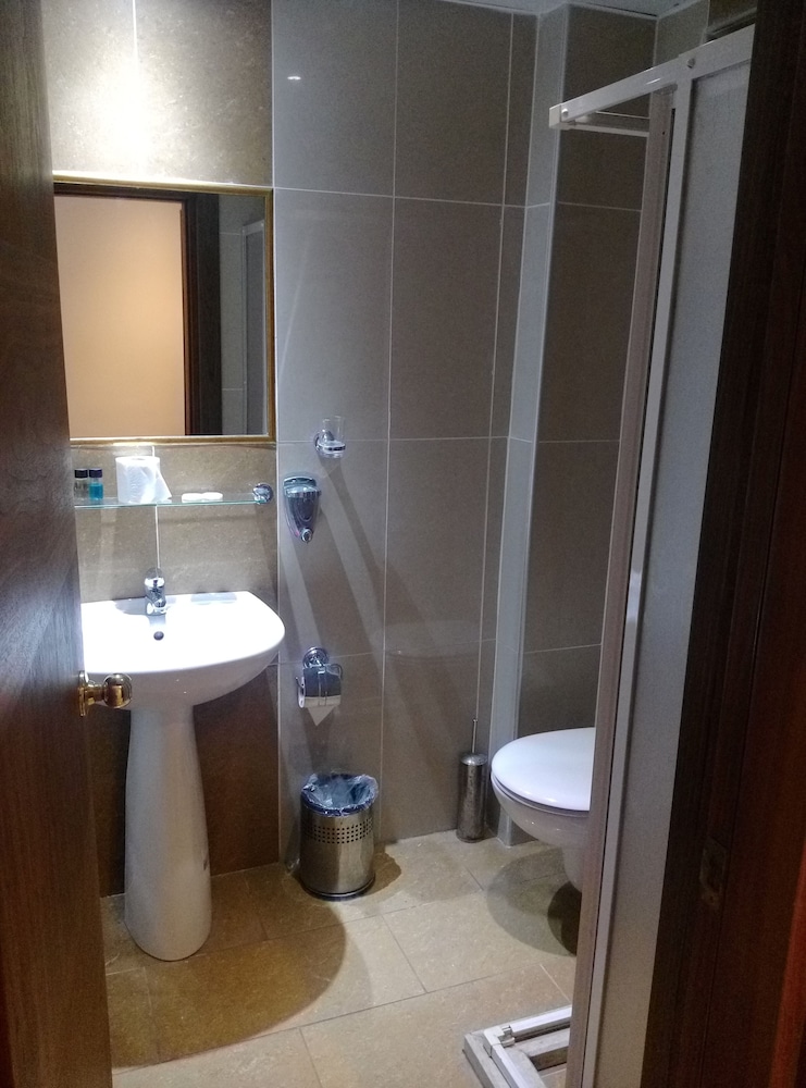 Dinara Hotel 17/66