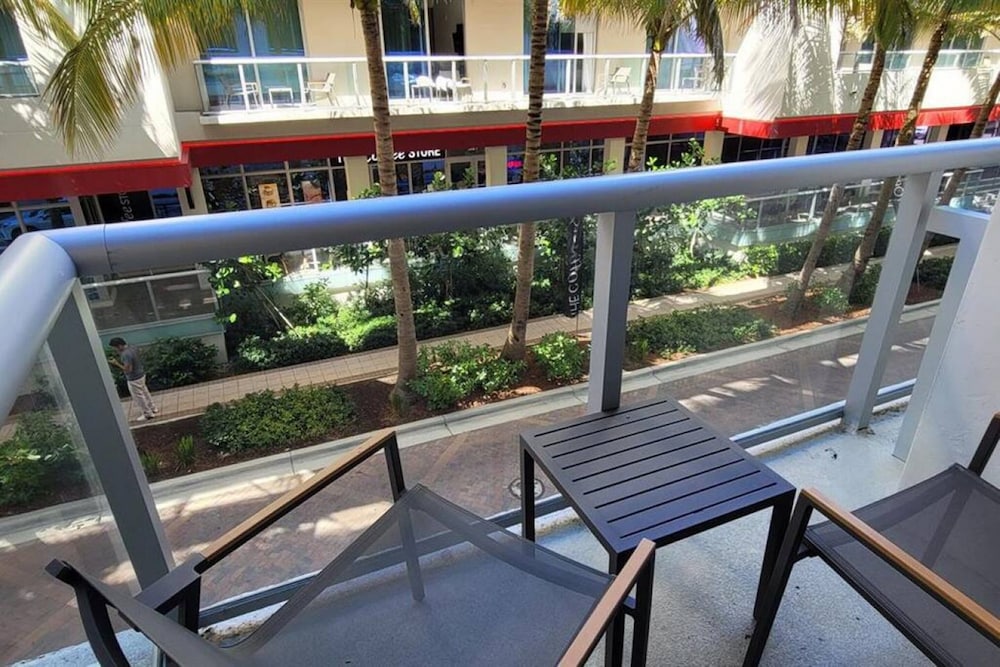 CH Luxury Condos & Studios On The Beach 49/50