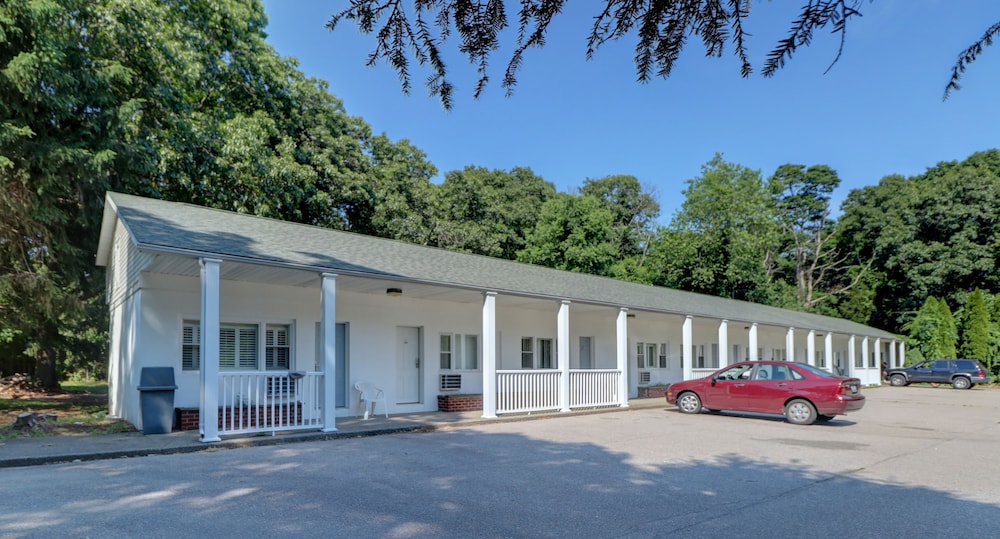 Hamilton Village Inn 60/71