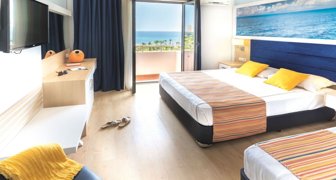 Club Aqua Plaza Hotel 16/50