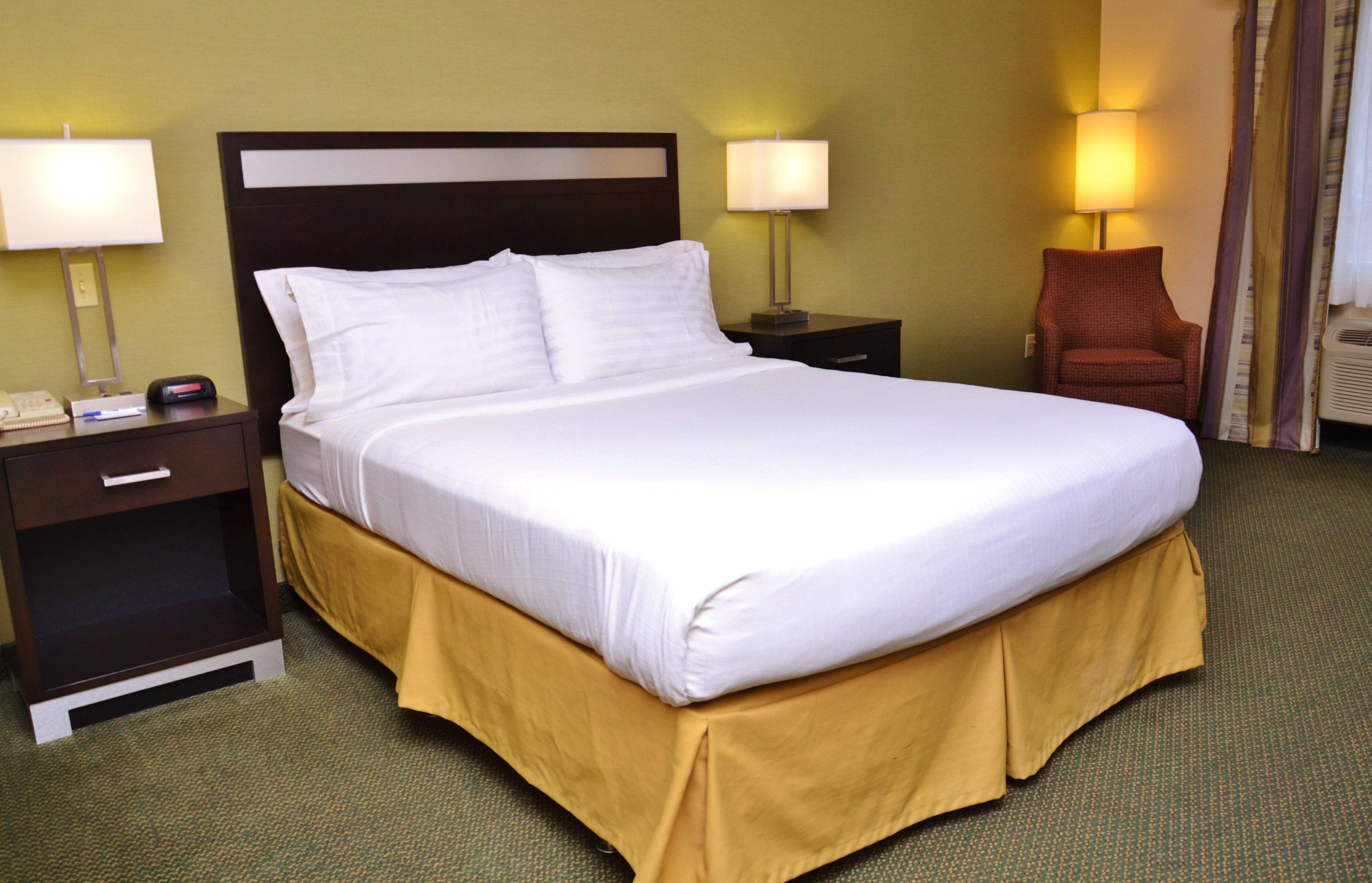 Holiday Inn Express Suites Center Township 32/78
