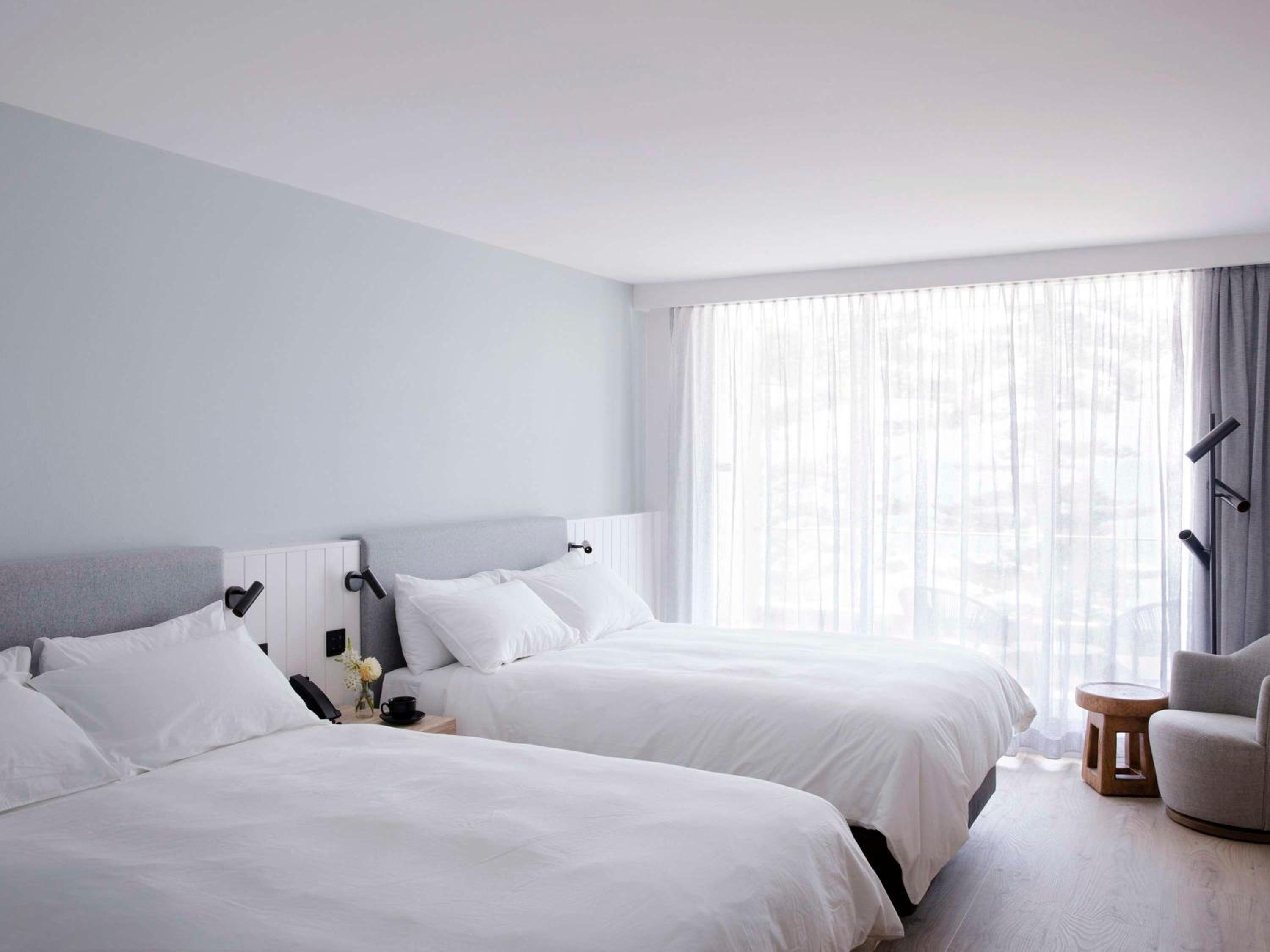 DELUXE, TWIN BEDS, OCEAN VIEW