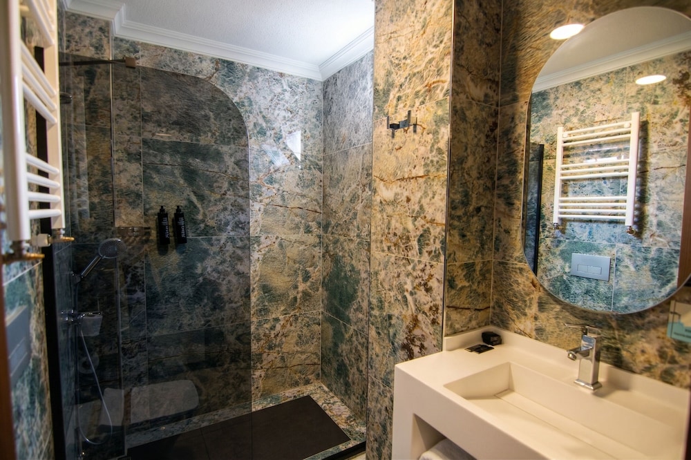 Eagle Palace Suites 49/50