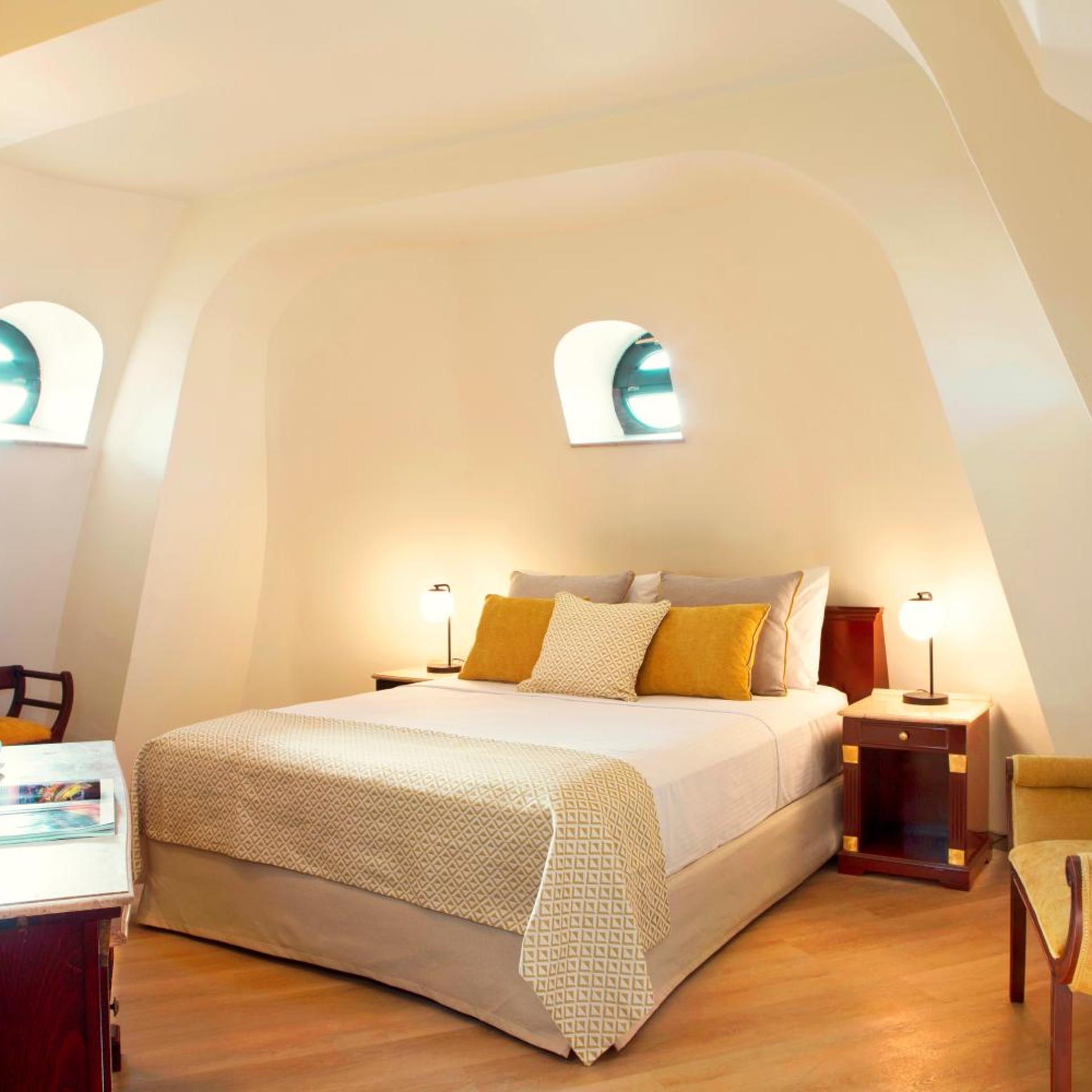 EXECUTIVE, DOUBLE BED